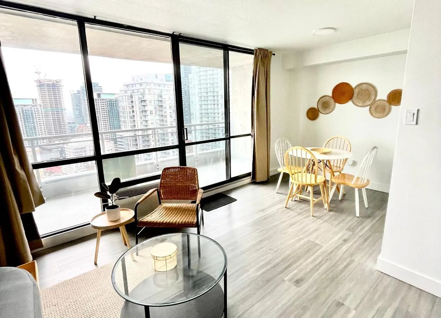 Toronto Bachelor Midtown Apartment